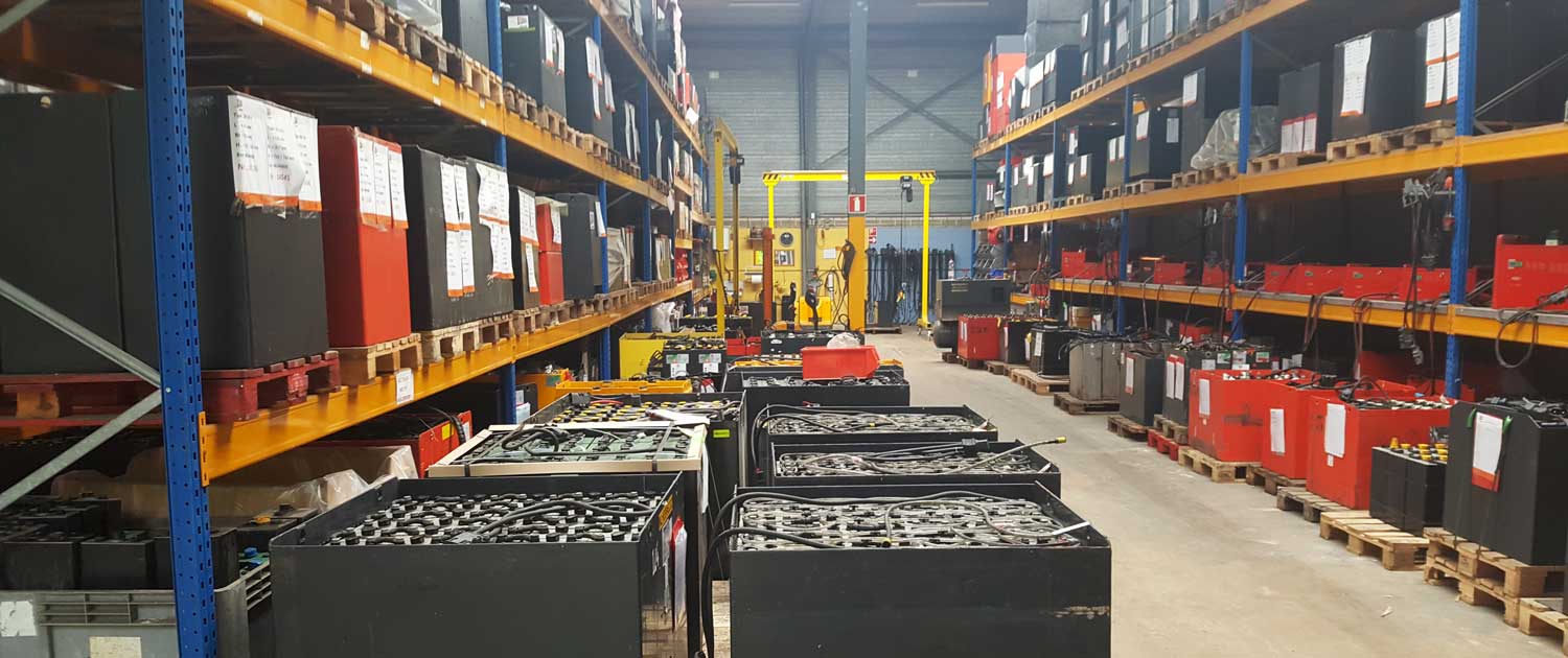 Magazijn tractie batterijen accu's en laders Indubatt